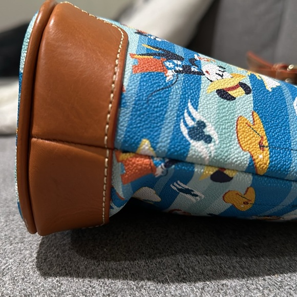 Disney Dooney & and Bourke Disney Cruise Line Crossbody Bag. - Picture 8 of 10
